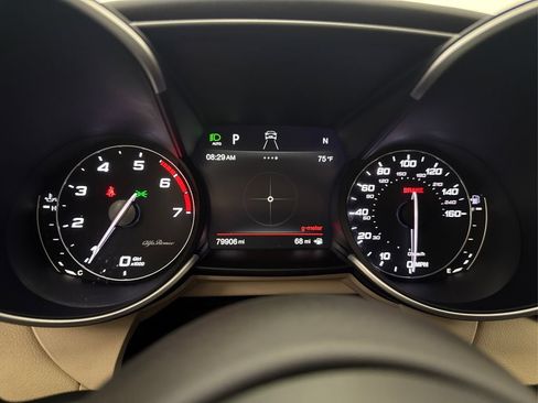 Used 2019 Alfa Romeo Giulia Ti w/ Quick Order Package 22Z Lusso RWD image 34