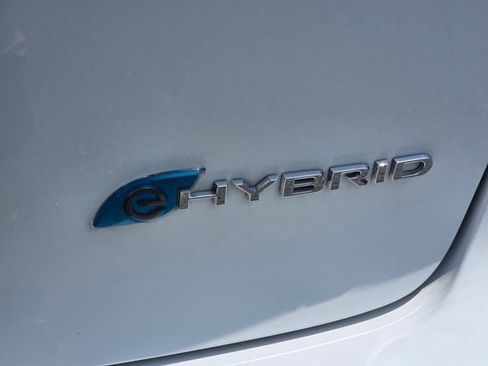 Used 2024 Chrysler Pacifica Limited FWD image 31