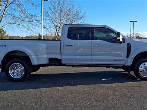 Used 2025 Ford F450 Platinum w/ FX4 Off-Road Package image 9