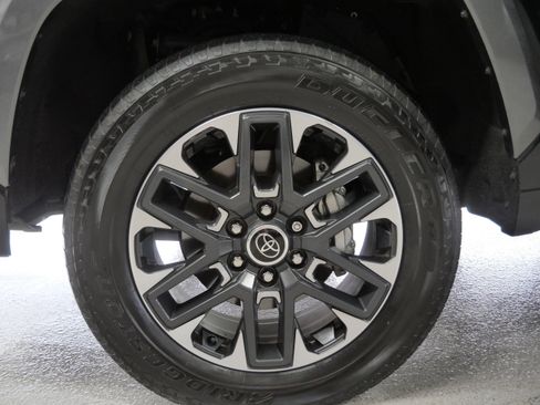 Used 2024 Toyota Tundra Limited AWD/4WD image 15