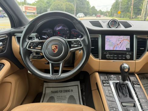Used 2018 Porsche Macan AWD/4WD image 20