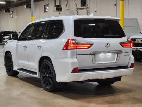 Used 2021 Lexus LX 570 4WD w/ Luxury Package image 11