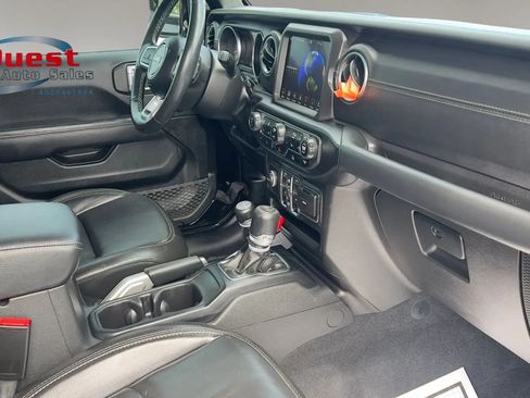 Used 2022 Jeep Wrangler Unlimited Sahara w/ Cold Weather Group AWD/4WD image 14