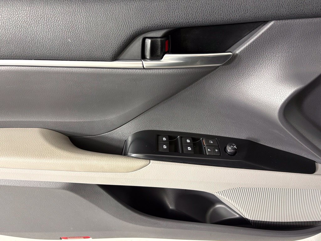 Used 2020 Toyota Camry LE w/ Carpet Mat Package FWD image 18