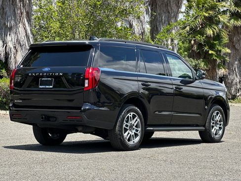 Certified 2025 Ford Expedition Active AWD/4WD image 3