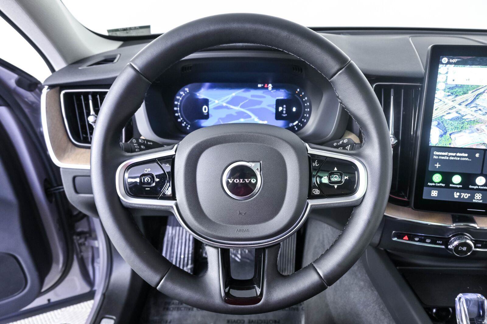 Certified 2026 Volvo XC60 B5 Plus AWD/4WD image 8