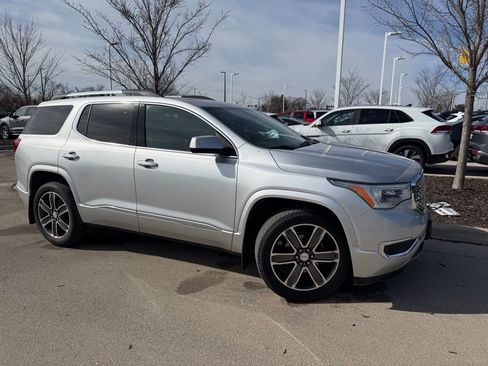 Used 2017 GMC Acadia Denali w/ Technology Package image 4