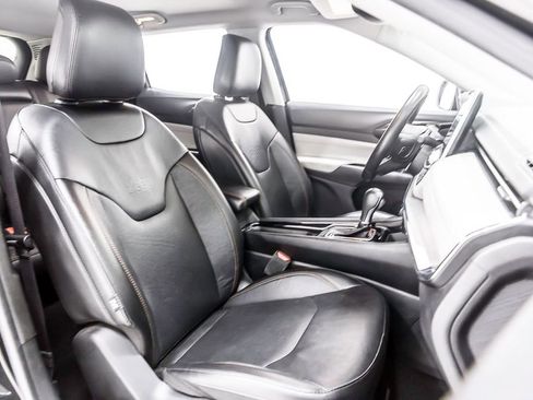 Used 2022 Jeep Compass Limited image 32