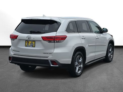 Certified 2019 Toyota Highlander Limited Platinum image 5