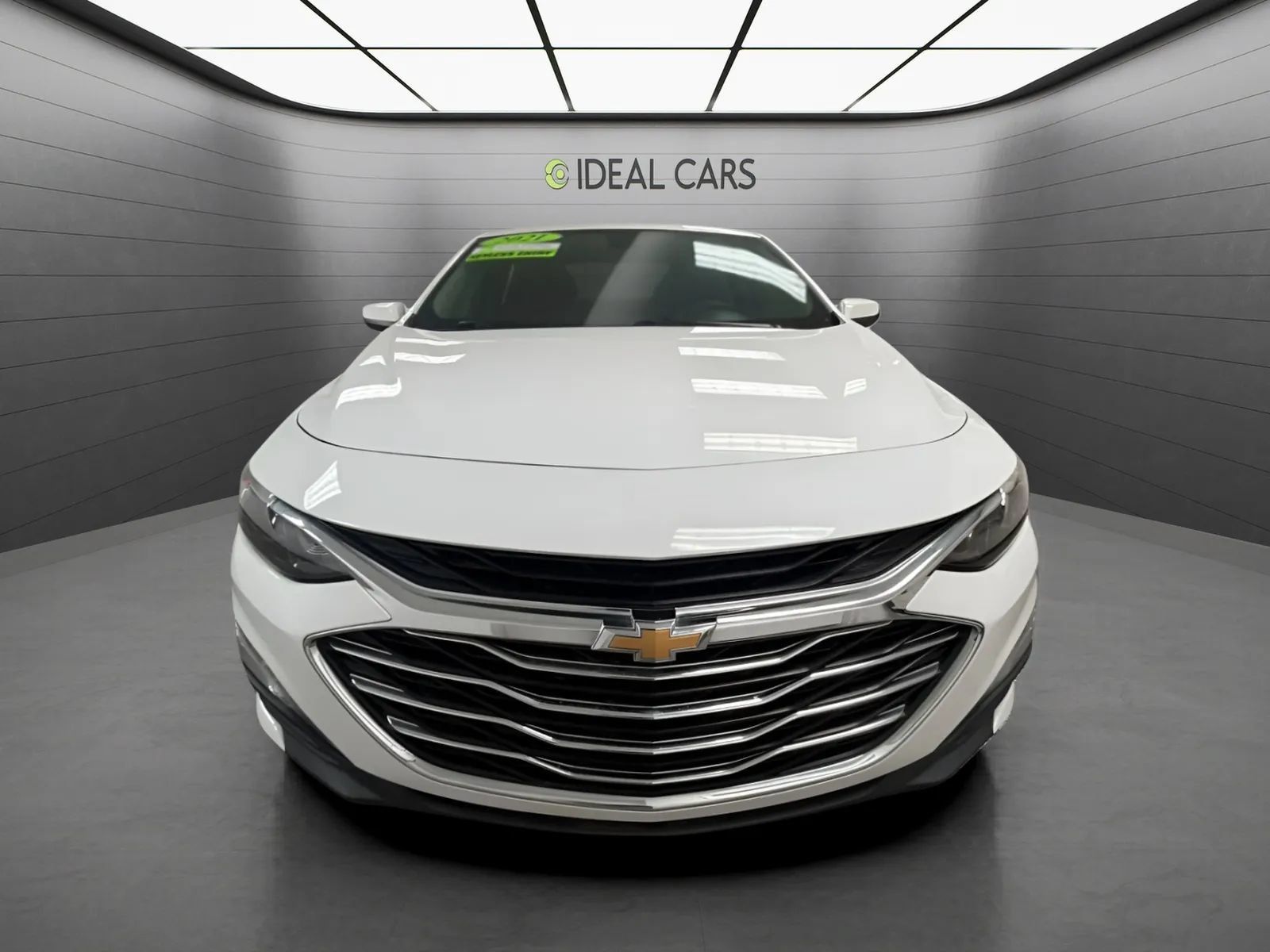 Used 2021 Chevrolet Malibu LT FWD image 2