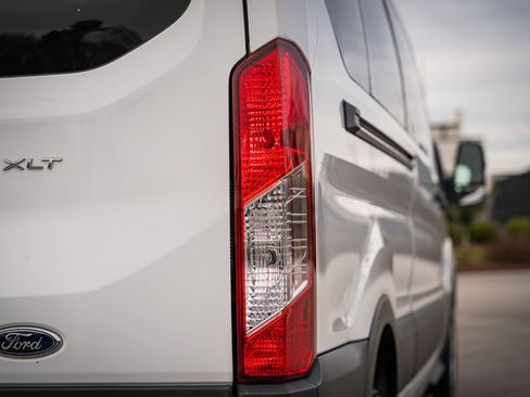 Used 2023 Ford Transit 350 XLT image 22