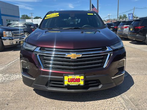 Used 2023 Chevrolet Traverse LT AWD/4WD image 3