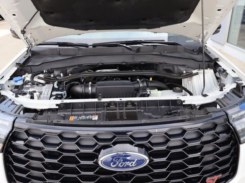 Used 2025 Ford Explorer ST image 44
