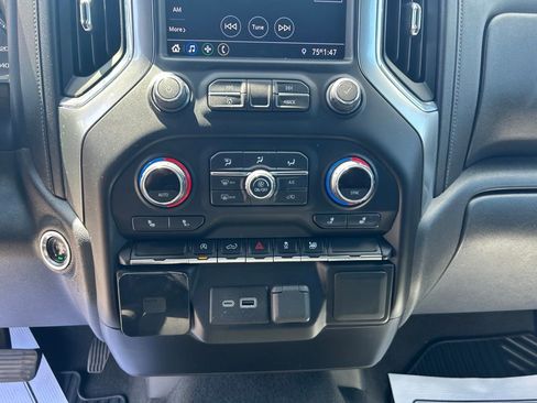 Used 2021 Chevrolet Silverado 1500 LT AWD/4WD image 12