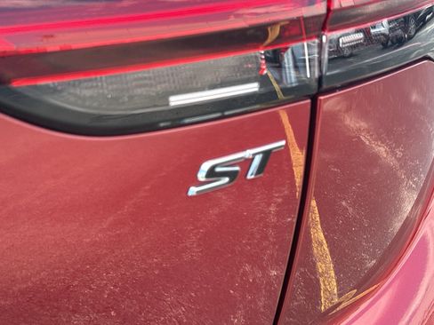 Certified 2023 Buick Envision Preferred w/ Sport Touring Package AWD/4WD image 9