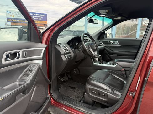 Used 2014 Ford Explorer XLT w/ Equipment Group 202A image 9