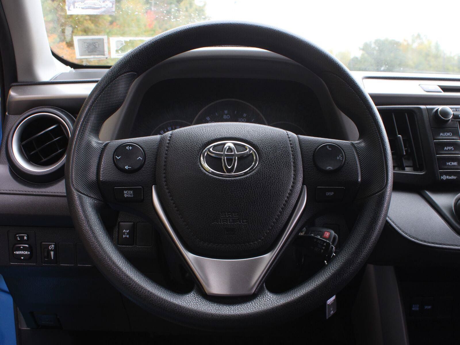 Used 2016 Toyota RAV4 LE AWD/4WD image 11