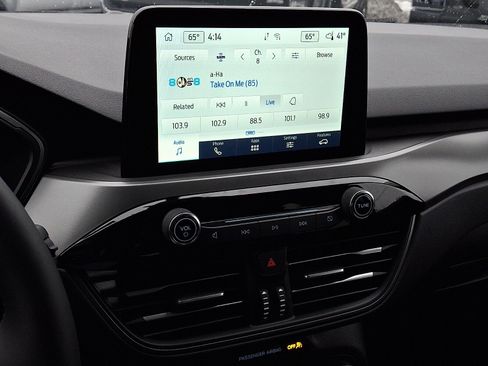 Certified 2024 Ford Escape Active w/ Cold Weather Package image 17