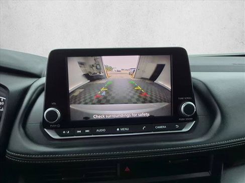 Used 2024 Nissan Rogue S FWD image 14