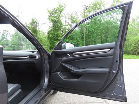 Used 2018 Honda Accord Sport image 12