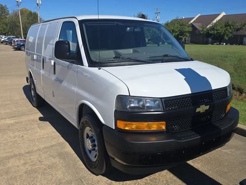 Used 2020 Chevrolet Express 2500 w/ Communications Package image 3