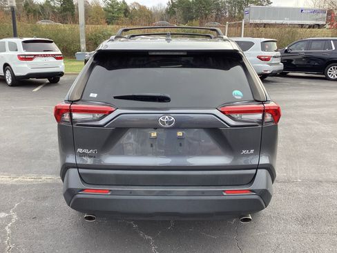 Used 2019 Toyota RAV4 XLE image 3
