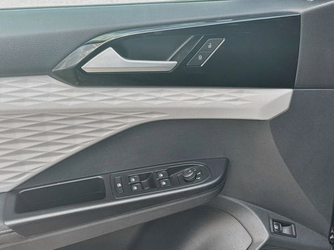 Certified 2024 Volkswagen Taos S FWD image 16