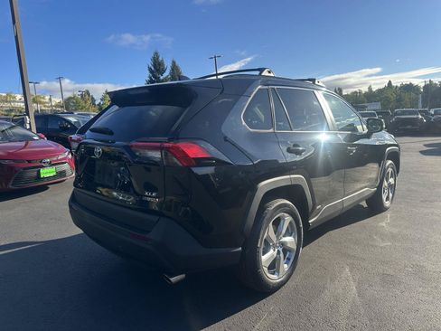 Used 2021 Toyota RAV4 XLE Premium AWD/4WD image 3
