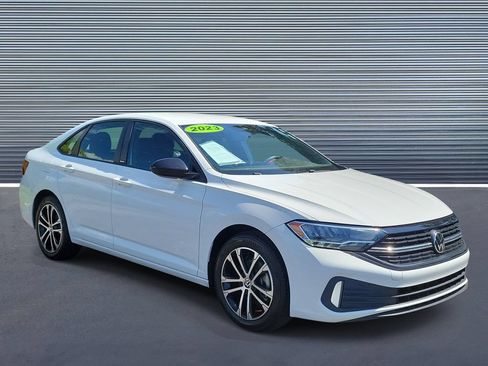 Used 2023 Volkswagen Jetta Sport FWD image 2