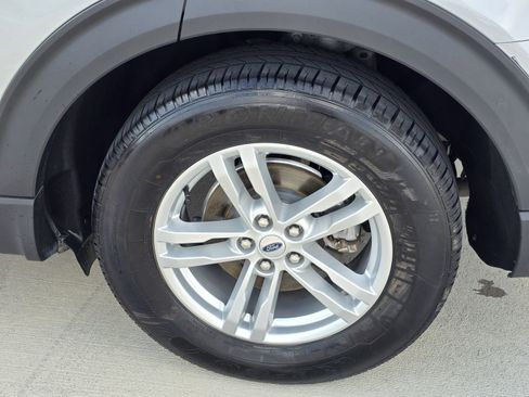 Used 2023 Ford Explorer XLT w/ Equipment Group 202A image 33