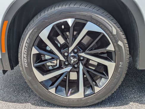 Used 2024 Mitsubishi Outlander FWD image 30