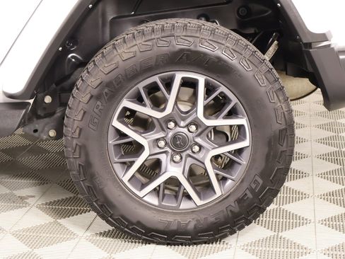 Used 2024 Jeep Wrangler Sahara image 18