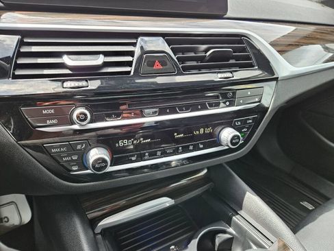 Used 2017 BMW 530i xDrive AWD/4WD image 23