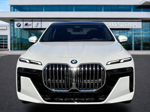 Used 2025 BMW 760i xDrive w/ Premium Package AWD/4WD image 3