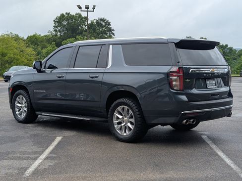 Used 2021 Chevrolet Suburban Premier w/ Premium Package 2 RWD image 7