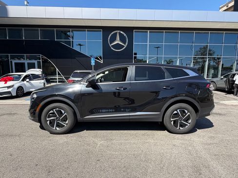 Used 2023 Kia Sportage LX AWD/4WD image 2