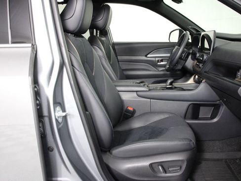 Used 2025 Toyota Grand Highlander AWD Hybrid image 29