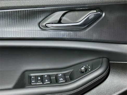 New 2025 Jeep Grand Cherokee Altitude image 12