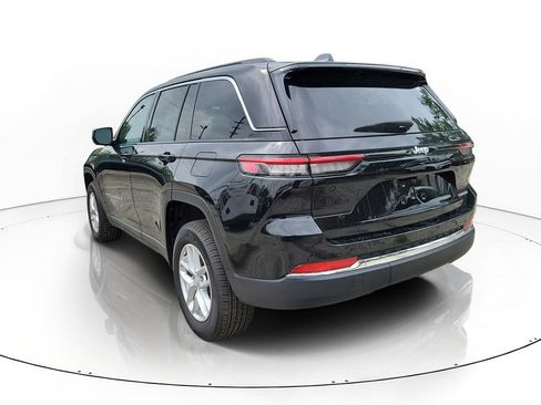 Used 2025 Jeep Grand Cherokee Laredo X RWD image 3