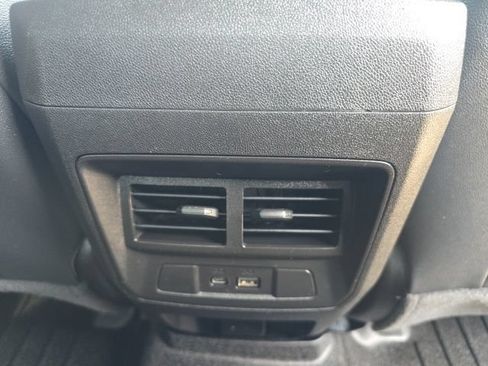 Used 2024 Chevrolet Colorado LT w/ LT Convenience Package III AWD/4WD image 8