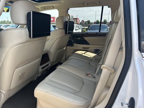 Used 2016 Lexus LX 570 4WD w/ Luxury Package image 8
