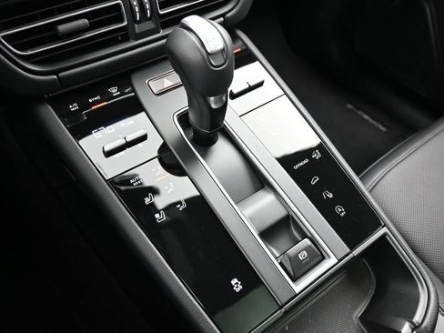 Certified 2026 Porsche Macan AWD/4WD image 21