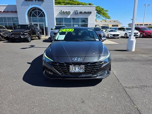 Used 2022 Hyundai Elantra Limited w/ Cargo Package FWD image 8