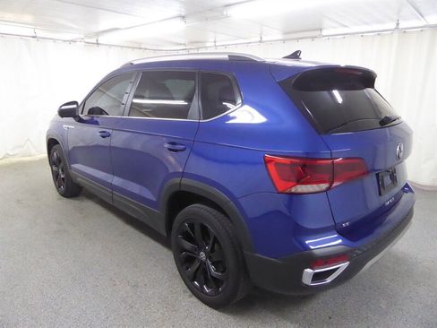 Used 2022 Volkswagen Taos SEL w/ Panoramic Sunroof Package FWD image 4