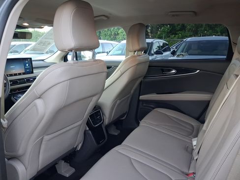 Used 2023 Lincoln Nautilus FWD image 5