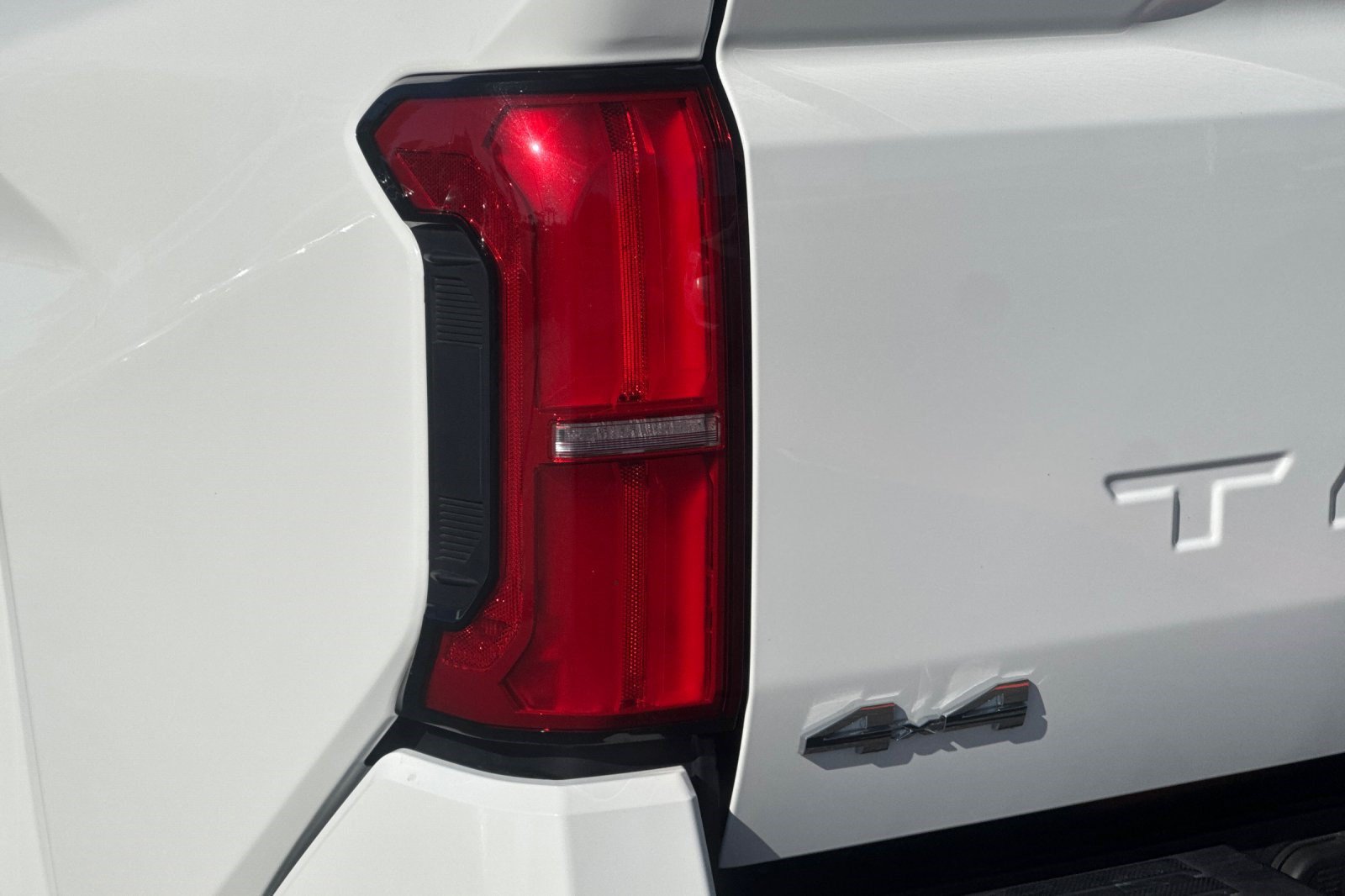 Used 2024 Toyota Tacoma SR5 AWD/4WD image 28