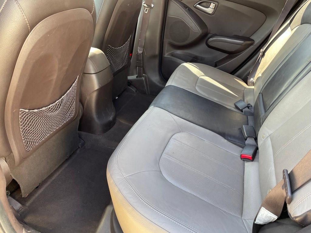 Used 2011 Hyundai Tucson Limited FWD image 16