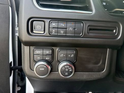 Used 2023 GMC Yukon SLT w/ SLT Luxury Package AWD/4WD image 28