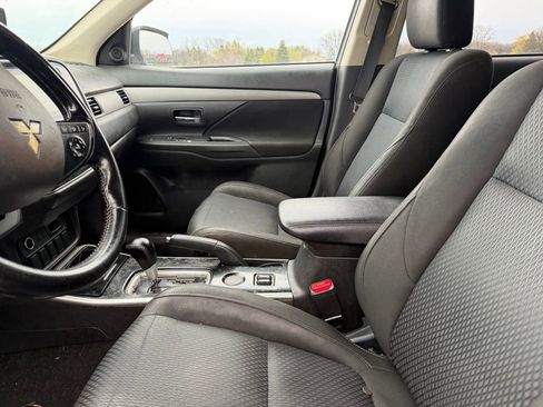 Used 2017 Mitsubishi Outlander SE FWD image 8