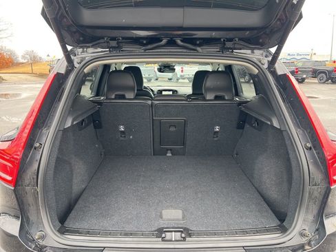 Used 2024 Volvo XC40 B5 Core image 6